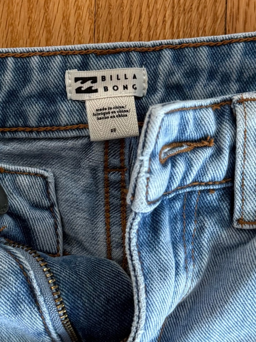 Billabong Light Wash Blue Denim Jeans with Label - Picture 2 of 6